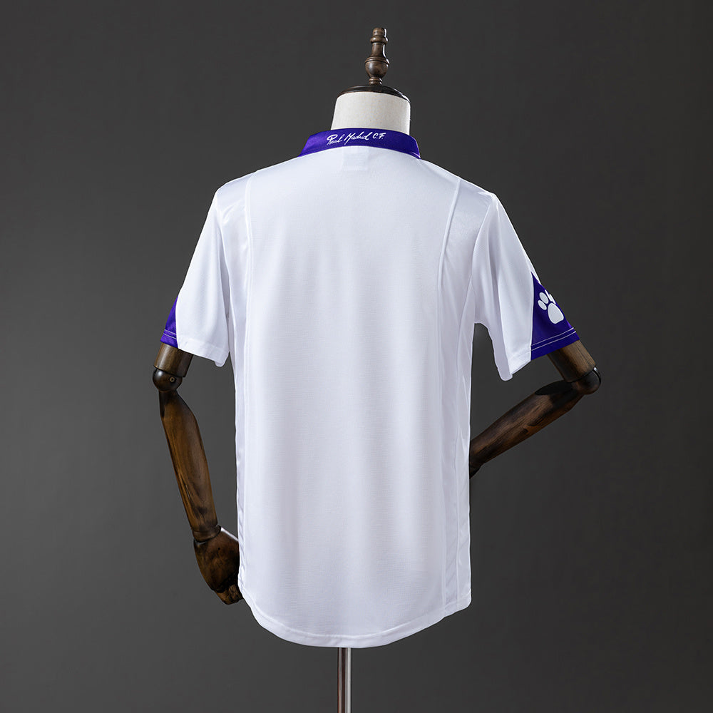 Camiseta retro Real Madrid 1997/98 primera equipación detalle Champions séptima – Cortita y al Pie
