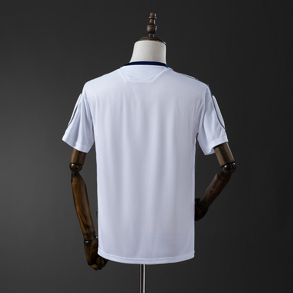 Camiseta retro Manchester United 2000/01 segunda equipación detalle Ferguson – Cortita y al Pie