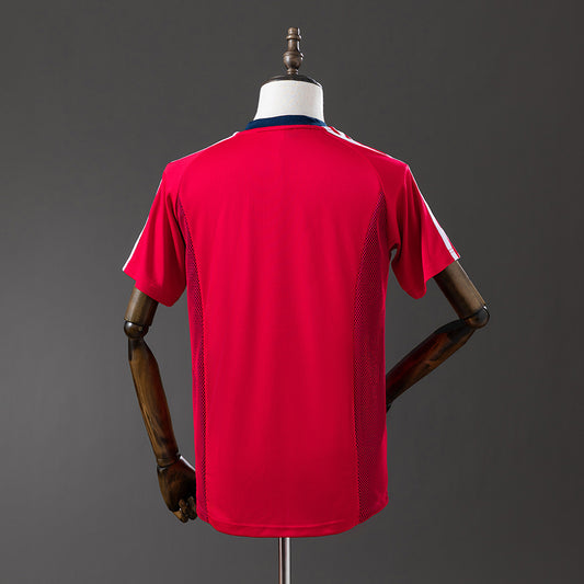 Camiseta retro Bayern Múnich 2002/03 primera equipación detalle escudo Ballack – Cortita y al Pie