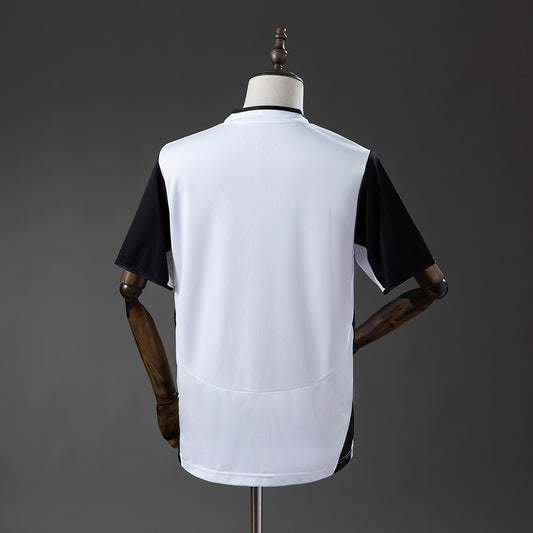 Camiseta retro Valencia CF 2003/04 primera equipación detalle escudo – Cortita y al Pie