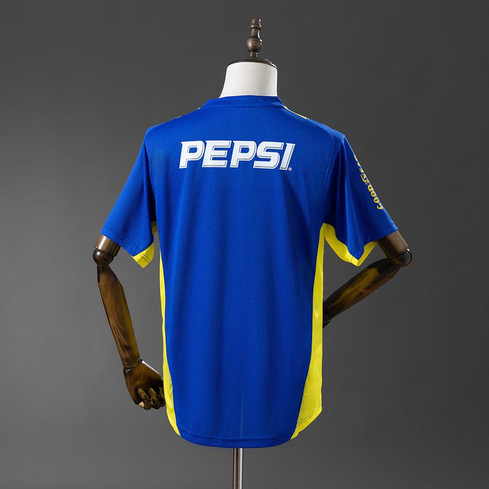 Camiseta retro Boca Juniors 2004/05 primera equipación detalle escudo xeneize – Cortita y al Pie