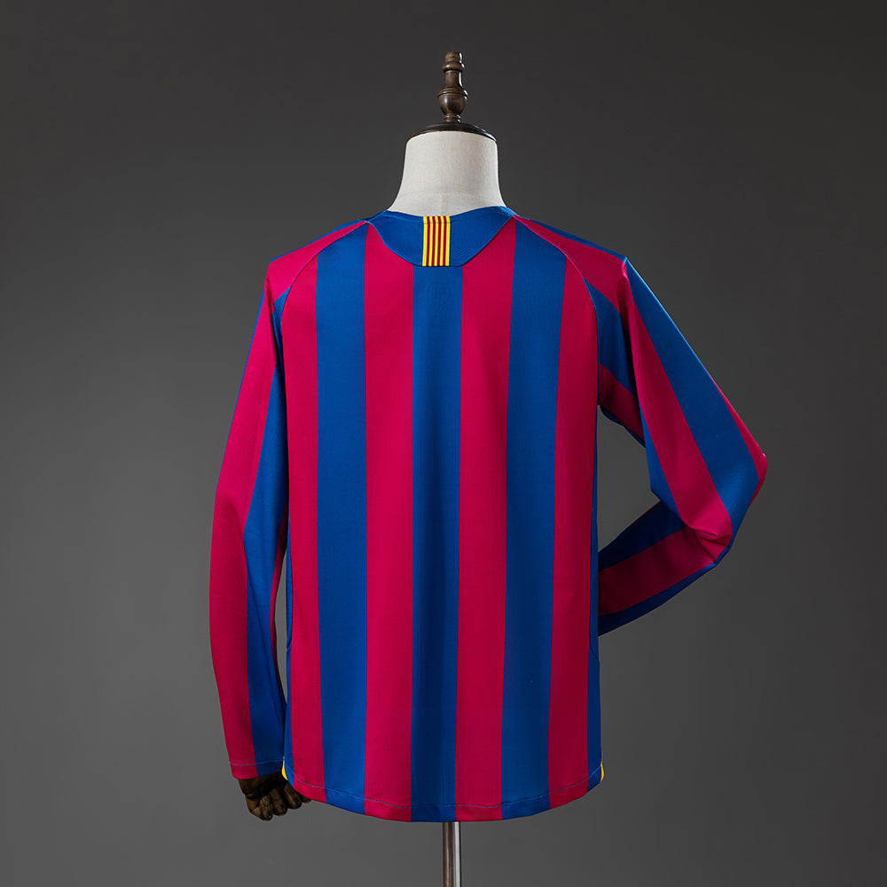 Camiseta retro FC Barcelona 2005/06 primera equipación manga larga detalle escudo – Cortita y al Pie
