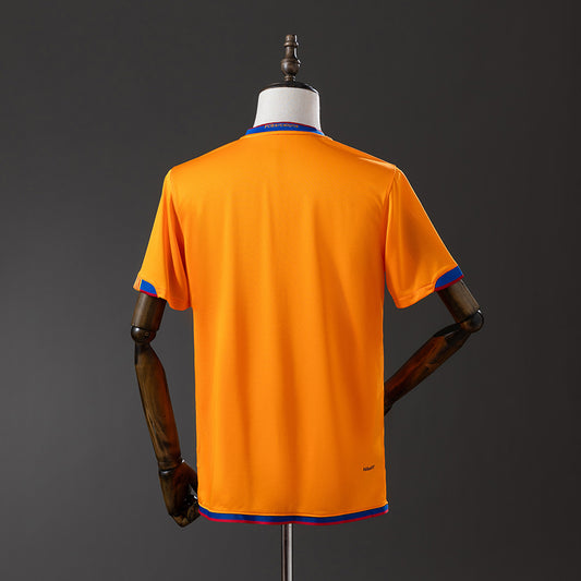 Camiseta retro FC Barcelona 2006/07 segunda equipación blanca detalle escudo – Cortita y al Pie