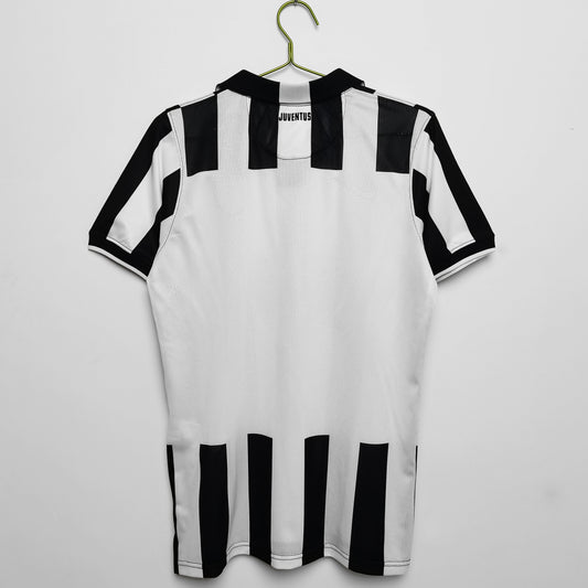 Camiseta retro Juventus 2014/15 primera equipación detalle escudo UCL Final – Cortita y al Pie