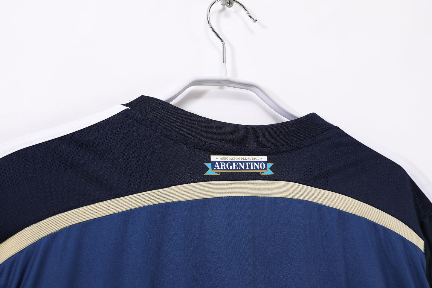 Camiseta retro Argentina 2014 segunda equipación azul lateral – Cortita y al Pie