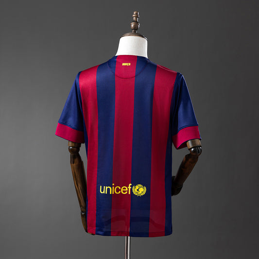 Camiseta retro FC Barcelona 2014/15 primera equipación detalle escudo MSN – Cortita y al Pie