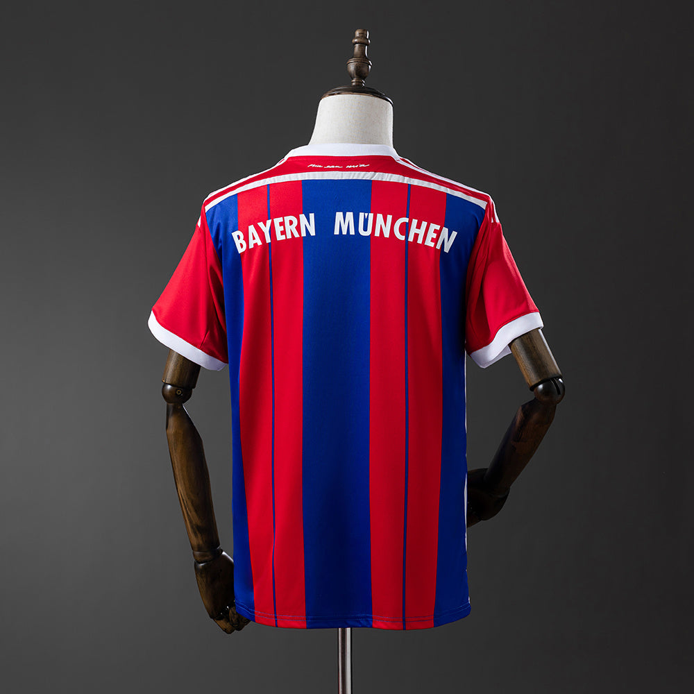 Camiseta retro Bayern Múnich 2014/15 primera equipación detalle escudo – Cortita y al Pie