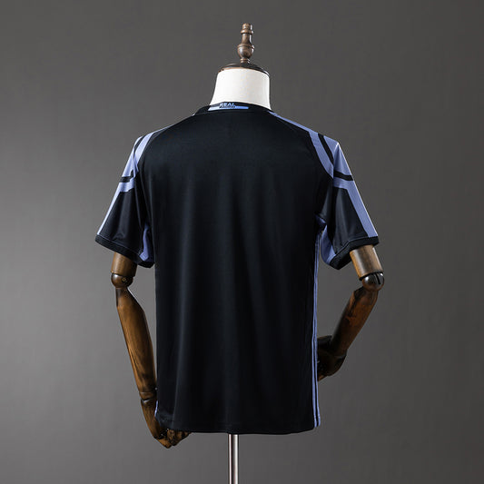 Camiseta retro Real Madrid 2016/17 tercera equipación detalle Duodécima Champions – Cortita y al Pie