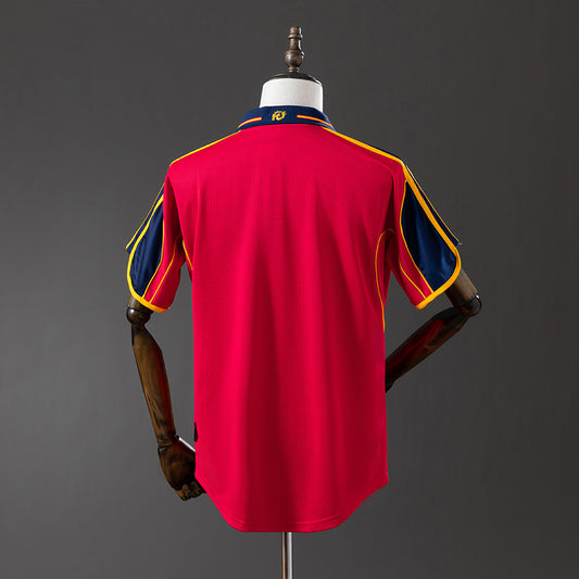 Camiseta retro España 2000 primera equipación detalle escudo RFEF Eurocopa – Cortita y al Pie