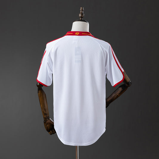 Camiseta retro España 2000 segunda equipación blanca detalle escudo – Cortita y al Pie