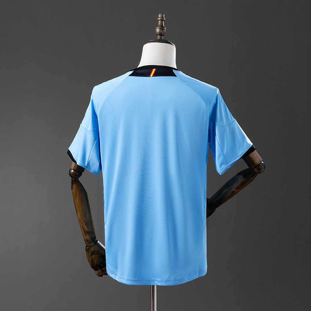 Camiseta retro España 2012 segunda equipación azul triple corona detalle escudo – Cortita y al Pie