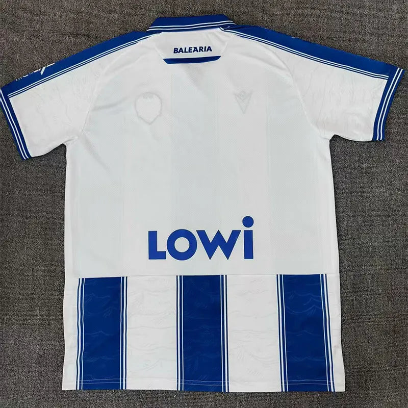 Camiseta Levante UD 2025/26 segunda equipación versión fan detalle escudo – Cortita y al Pie