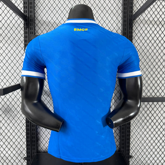 Camiseta Real Madrid 2025/26 tercera equipación versión jugador negra detalle dorsal – Cortita y al Pie