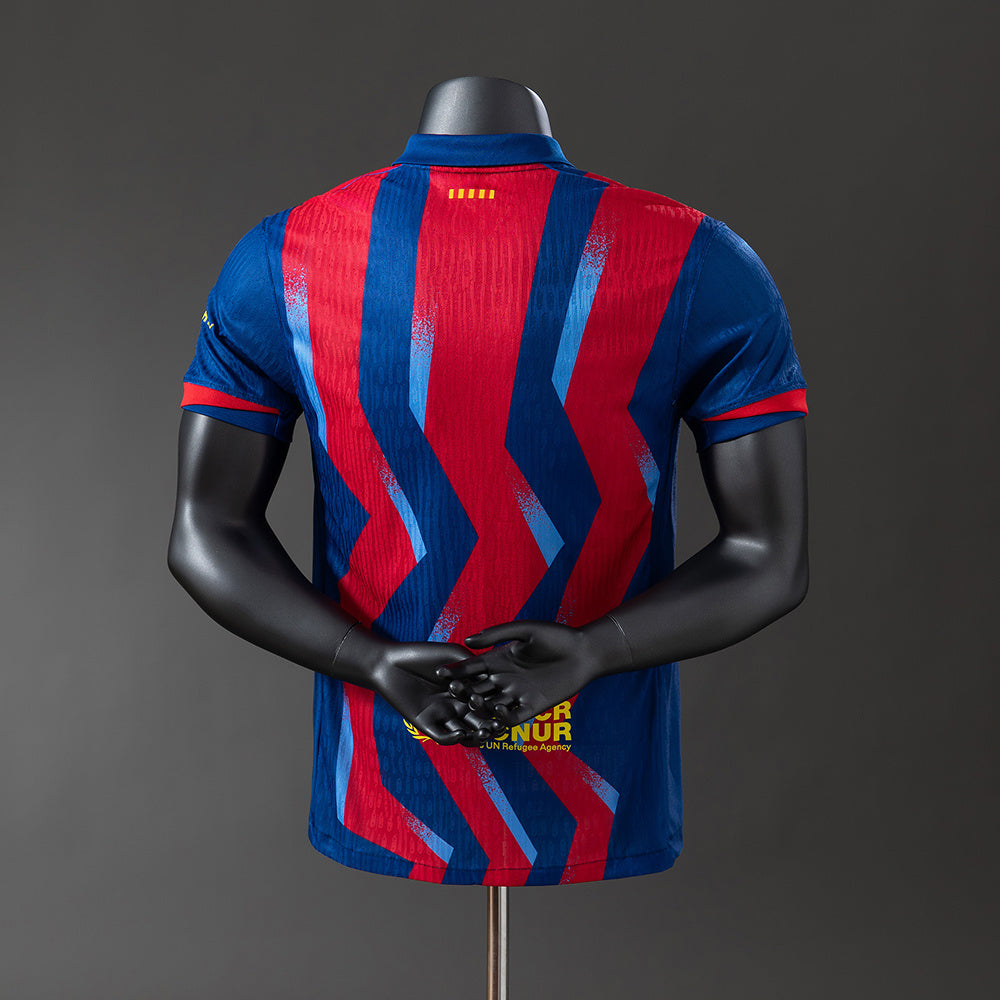 Camiseta FC Barcelona 2025/26 cuarta equipación versión jugador detalle escudo – Cortita y al Pie