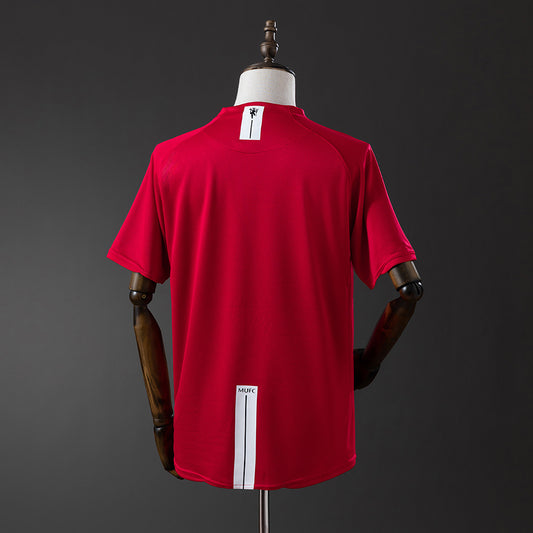 Camiseta retro Manchester United 2007/08 primera equipación final UCL detalle escudo – Cortita y al Pie
