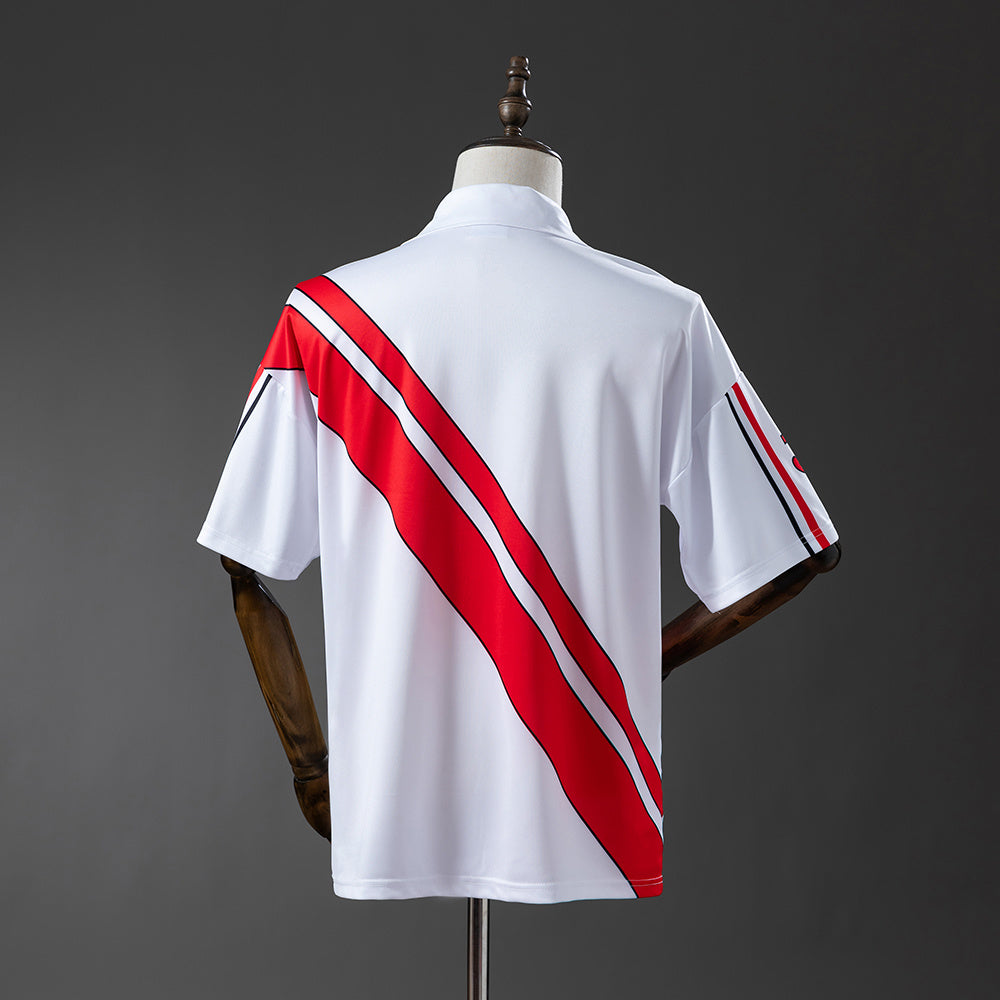 Camiseta retro Rayo Vallecano 1997/98 primera equipación detalle escudo – Cortita y al Pie