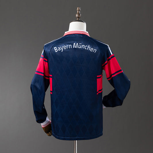 Camiseta retro Bayern Múnich 1997/98 primera equipación manga larga detalle escudo – Cortita y al Pie