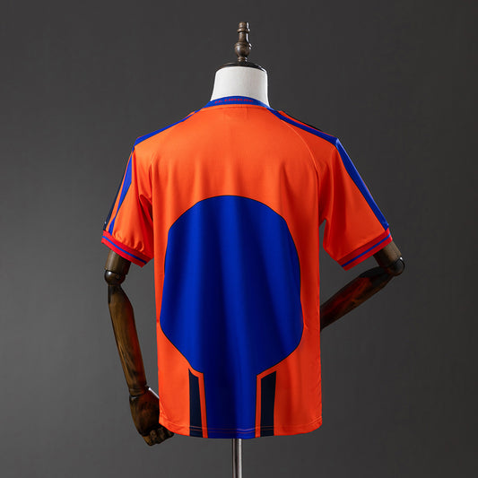 Camiseta retro FC Barcelona 1997/98 segunda equipación azul detalle escudo – Cortita y al Pie