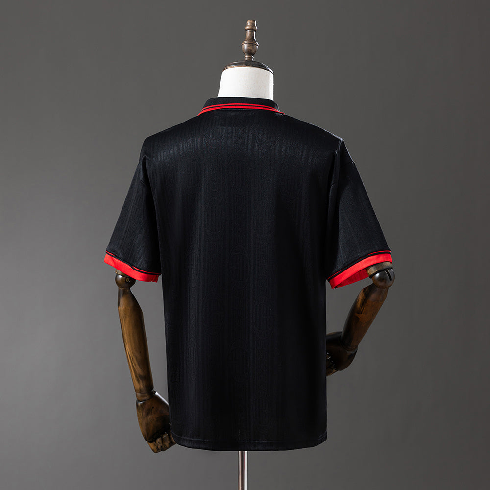 Camiseta retro AC Milan 1997/98 segunda equipación blanca detalle escudo – Cortita y al Pie