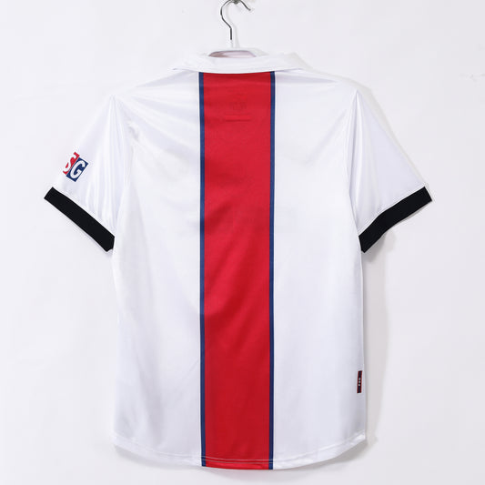 Camiseta retro PSG 1998/99 segunda equipación detalle escudo – Cortita y al Pie