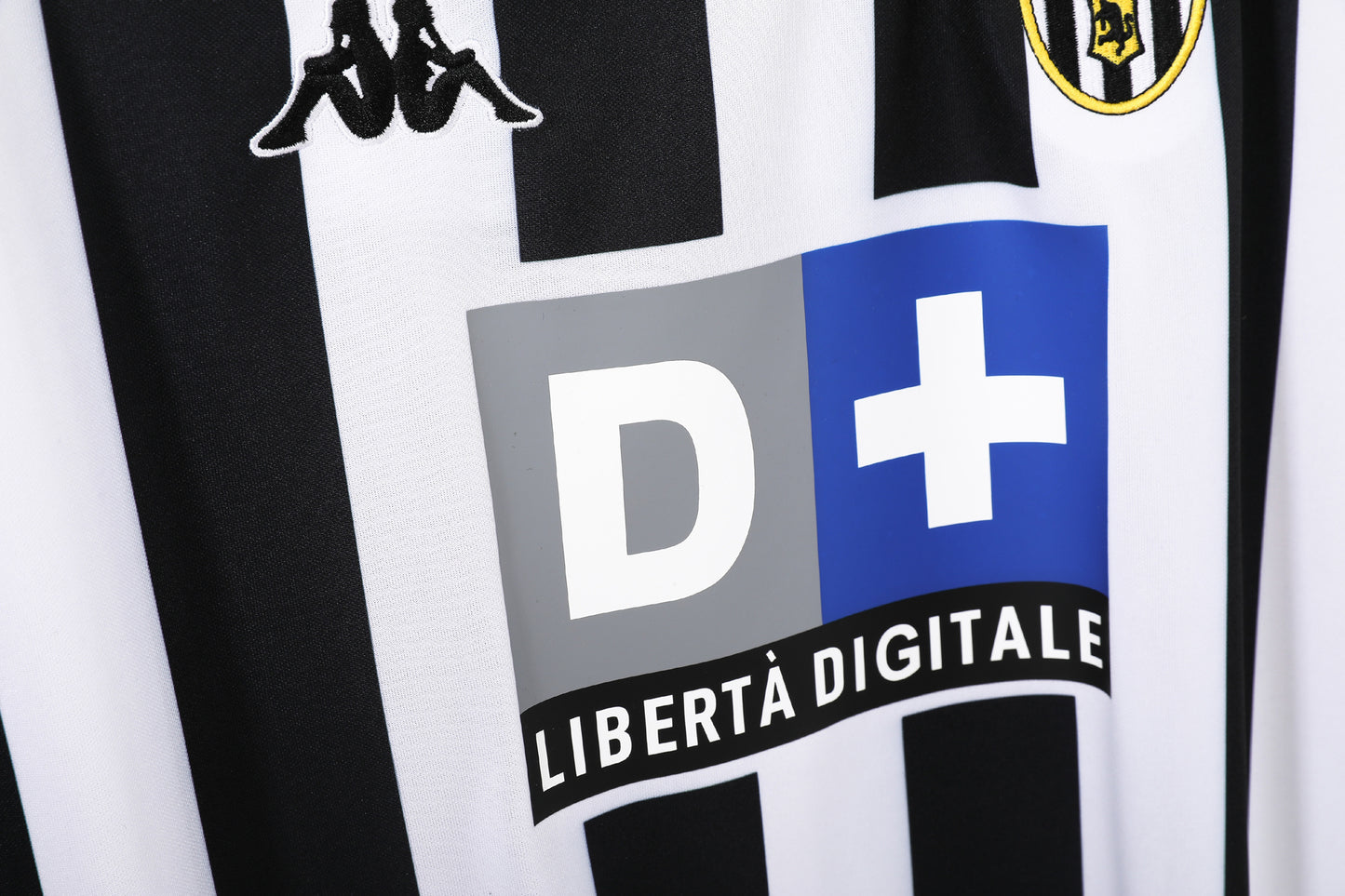 Camiseta retro Juventus 1999/00 primera equipación lateral Del Piero – Cortita y al Pie