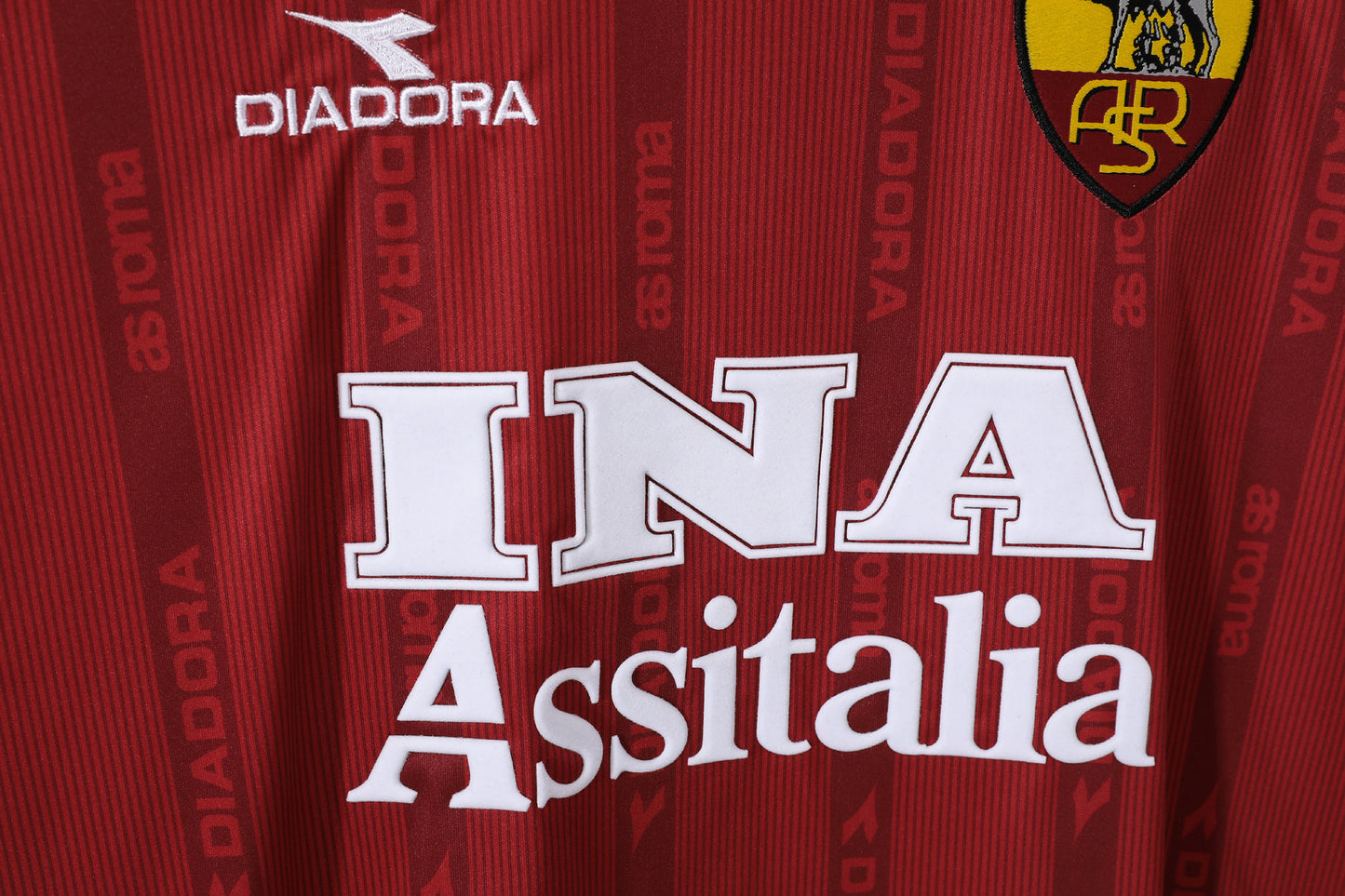 Camiseta retro Roma 1999/00 primera equipación lateral Totti – Cortita y al Pie