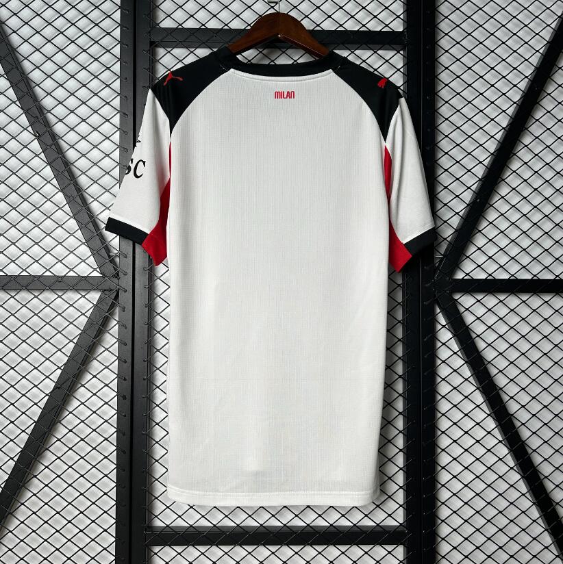 Camiseta AC Milan 2025/26 segunda equipación versión fan detalle escudo – Cortita y al Pie