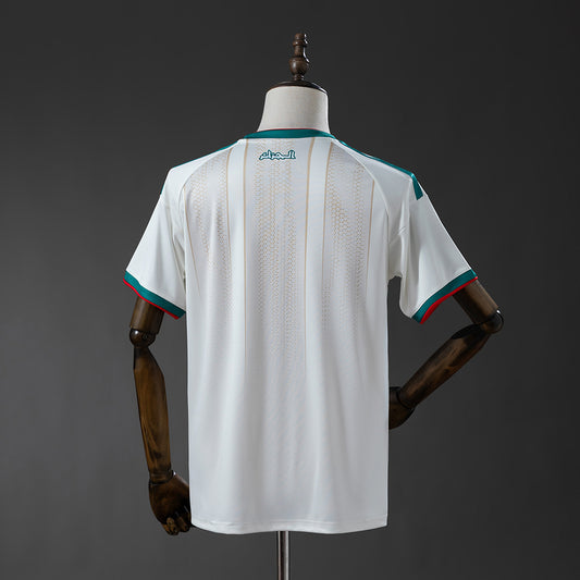 Camiseta Argelia Mundial 2026 primera equipación versión fan detalle escudo – Cortita y al Pie