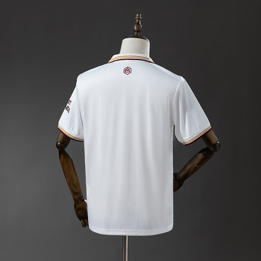 Camiseta Arsenal 2025/26 tercera equipación versión fan detalle escudo – Cortita y al Pie