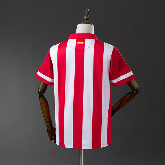 Camiseta retro Atlético de Madrid 2013/14 primera equipación detalle escudo LaLiga – Cortita y al Pie