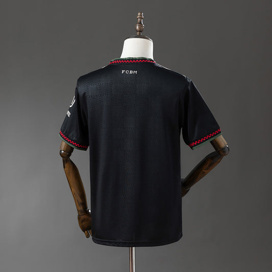 Camiseta Bayern Múnich 2025/26 tercera equipación versión fan detalle escudo – Cortita y al Pie
