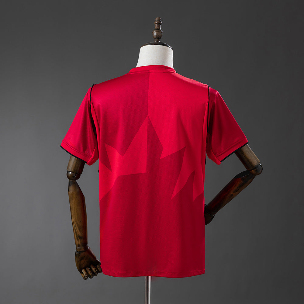 Camiseta Canadá Mundial 2026 primera equipación versión fan detalle escudo – Cortita y al Pie