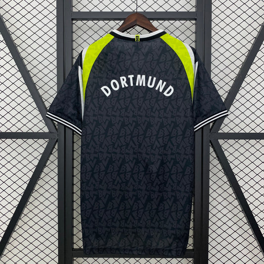 Camiseta retro Borussia Dortmund 1995/96 segunda equipación negra detalle escudo – Cortita y al Pie