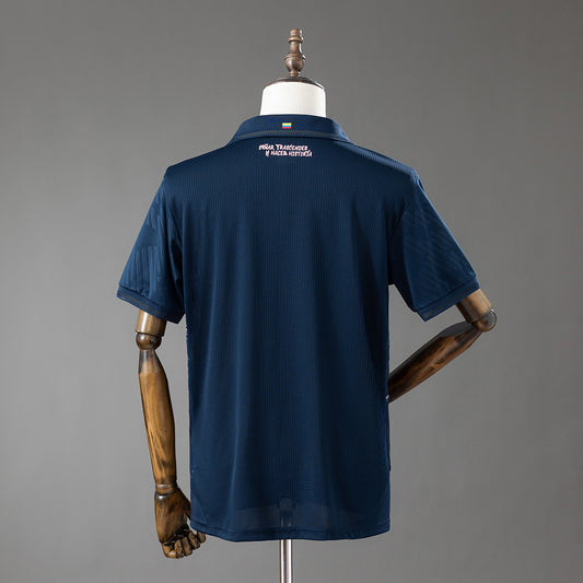 Camiseta Ecuador Mundial 2026 segunda equipación versión fan azul detalle – Cortita y al Pie