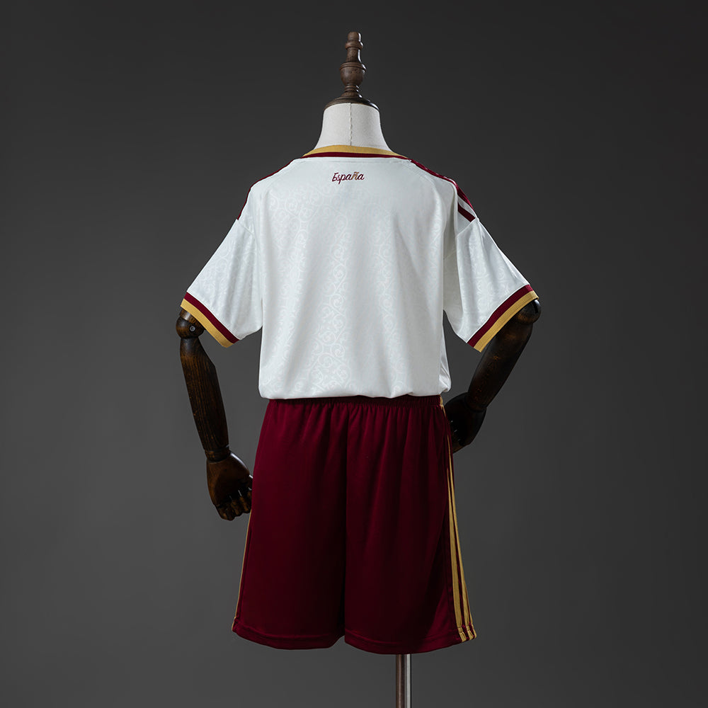 Camiseta España Mundial 2026 segunda equipación versión niño detalle escudo – Cortita y al Pie
