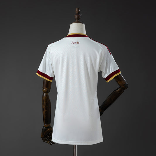Camiseta España Mundial 2026 segunda equipación versión fan mujer detalle cuello – Cortita y al Pie