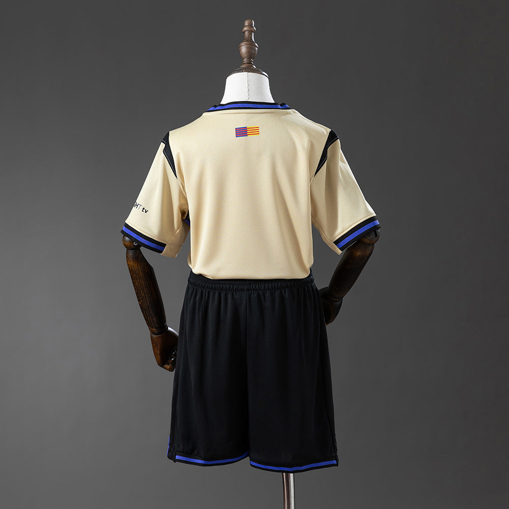 Camiseta FC Barcelona 2025/26 segunda equipación versión niño detalle – Cortita y al Pie