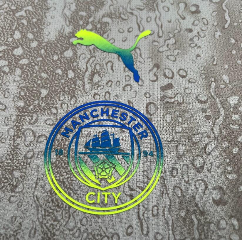Camiseta Manchester City 2025/26 cuarta equipación versión fan lateral – Cortita y al Pie