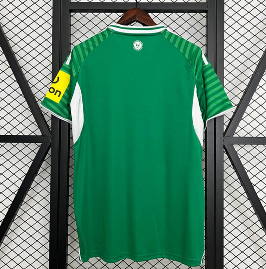 Camiseta Newcastle 2025/26 tercera equipación versión fan detalle escudo – Cortita y al Pie