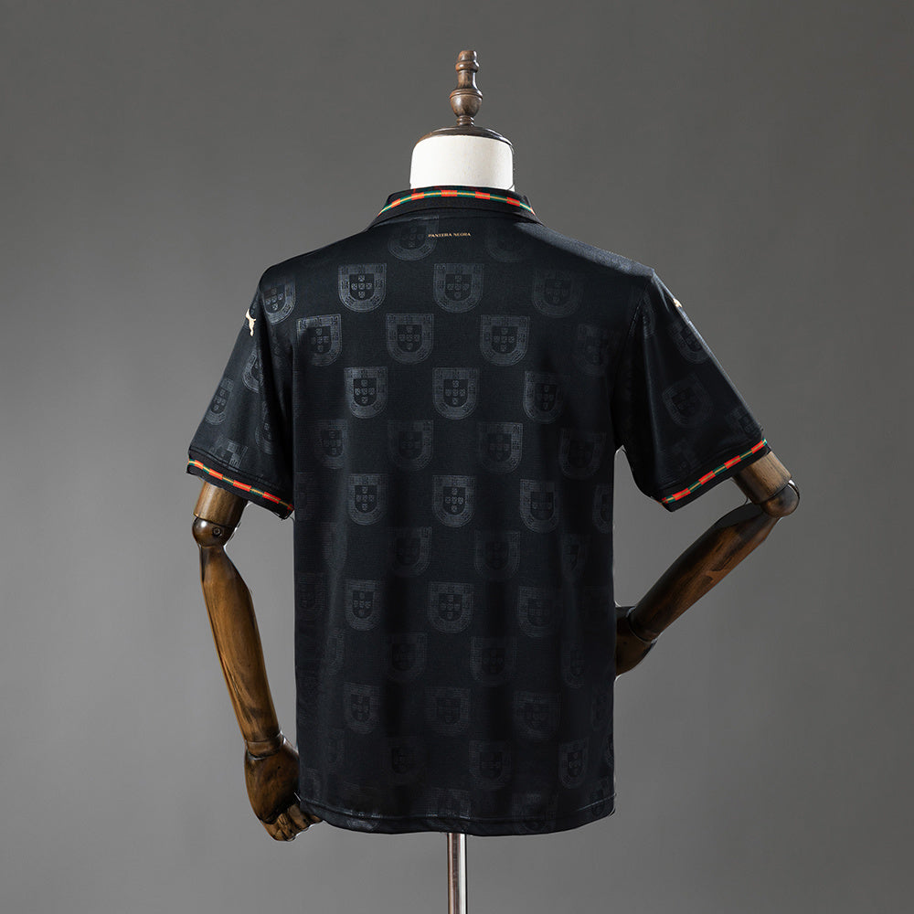 Camiseta Portugal Mundial 2026 tercera equipación versión fan detalle escudo – Cortita y al Pie