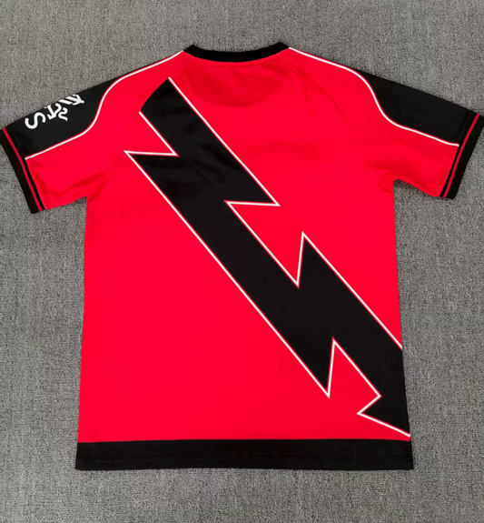 Camiseta Rayo Vallecano 2025/26 segunda equipación versión fan detalle escudo – Cortita y al Pie
