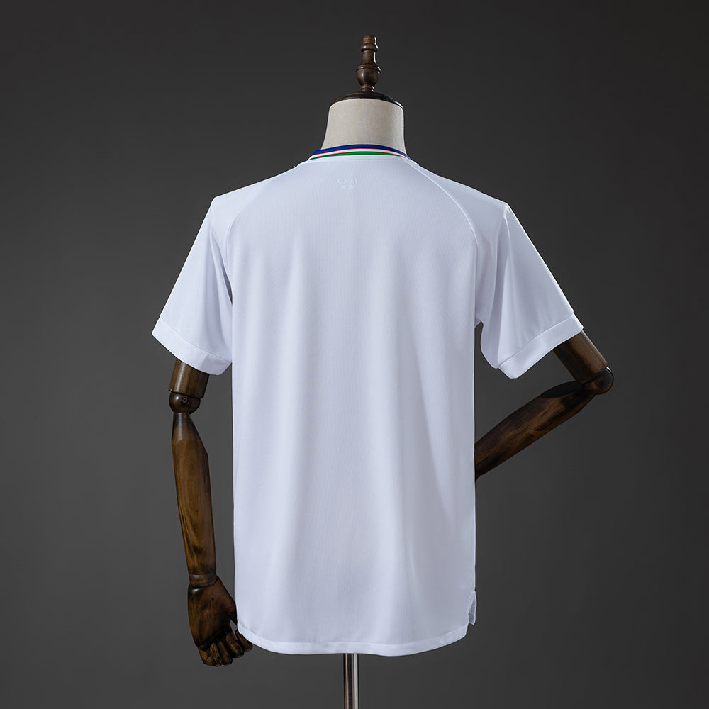 Camiseta Uzbekistán Mundial 2026 segunda equipación versión fan blanca detalle – Cortita y al Pie