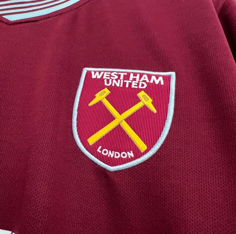 Camiseta West Ham United 2025/26 primera equipación versión fan lateral – Cortita y al Pie