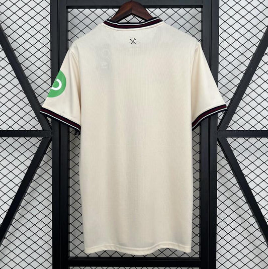 Camiseta West Ham United 2025/26 segunda equipación versión fan detalle escudo – Cortita y al Pie