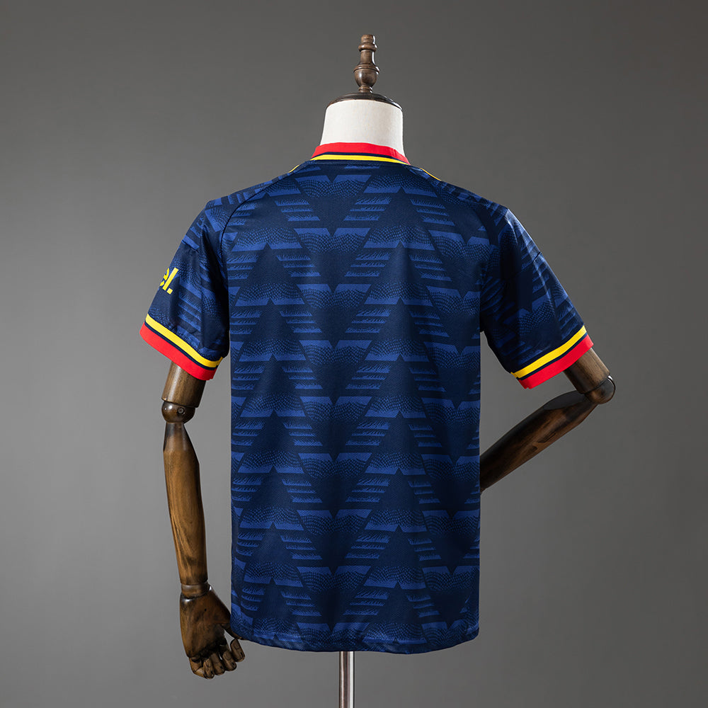 Camiseta Arsenal 2026/27 segunda equipación versión fan detalle escudo – Cortita y al Pie