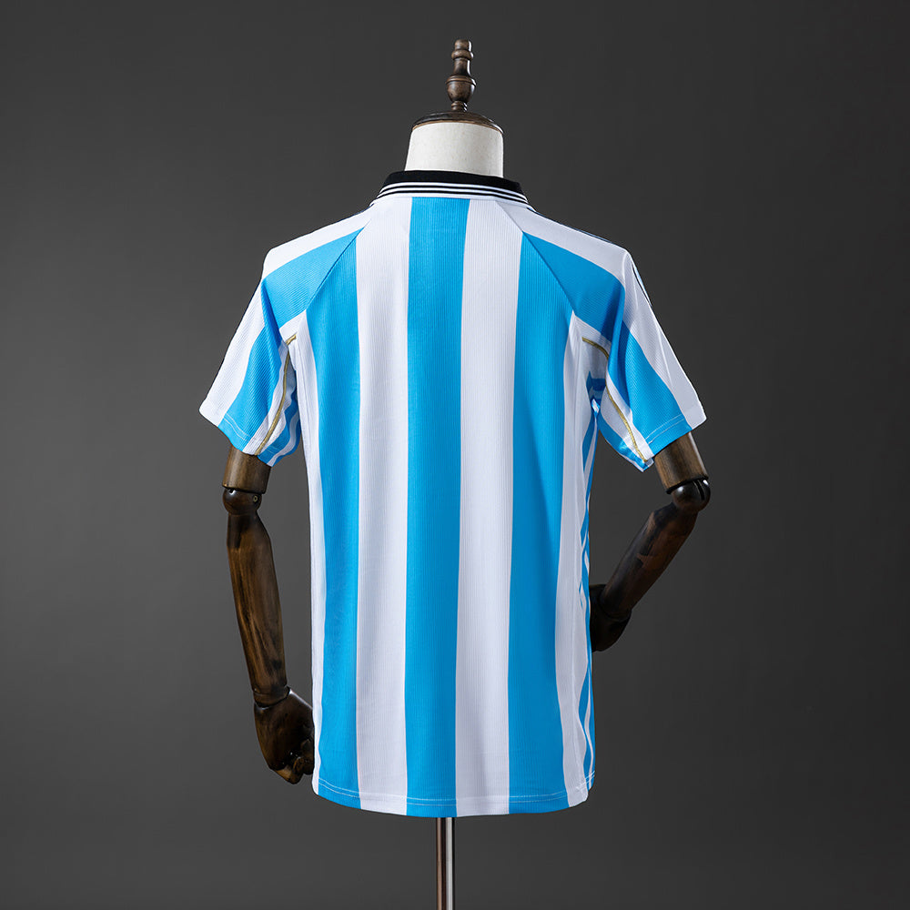 Camiseta retro Argentina 1998 primera equipación detalle Batistuta azul celeste – Cortita y al Pie