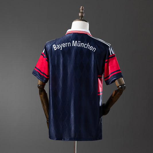 Camiseta retro Bayern Munich 1997/98 primera equipación detalle Matthäus Effenberg roja – Cortita y al Pie