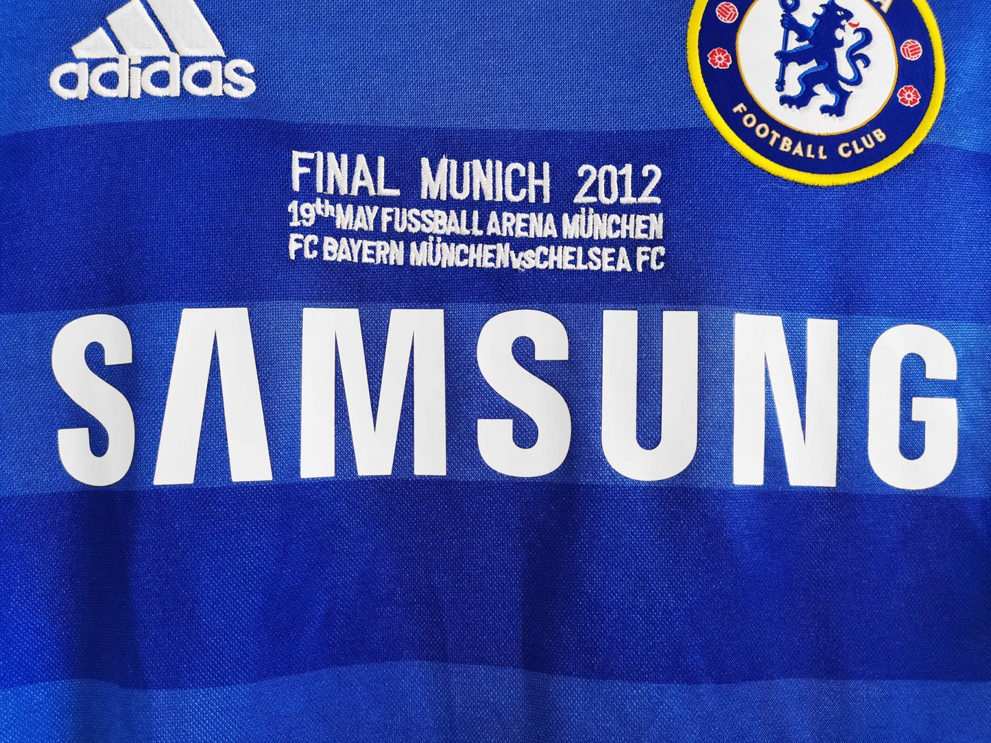 Camiseta retro Chelsea 2011/12 primera equipación lateral – Cortita y al Pie