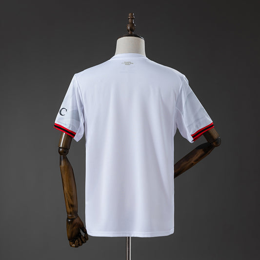 Camiseta AC Milan 2026/27 segunda equipación versión fan detalle escudo – Cortita y al Pie
