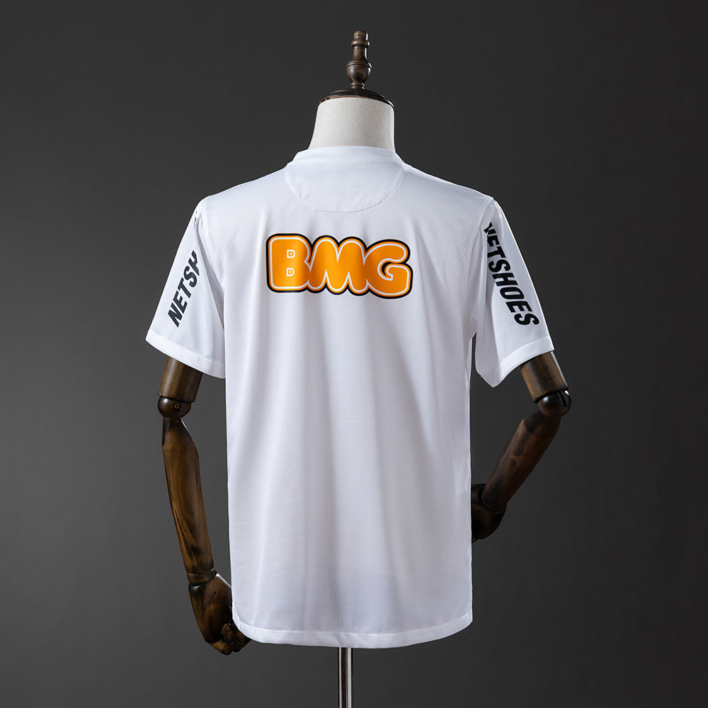 Camiseta retro Santos 2011/12 primera equipación detalle escudo Neymar – Cortita y al Pie